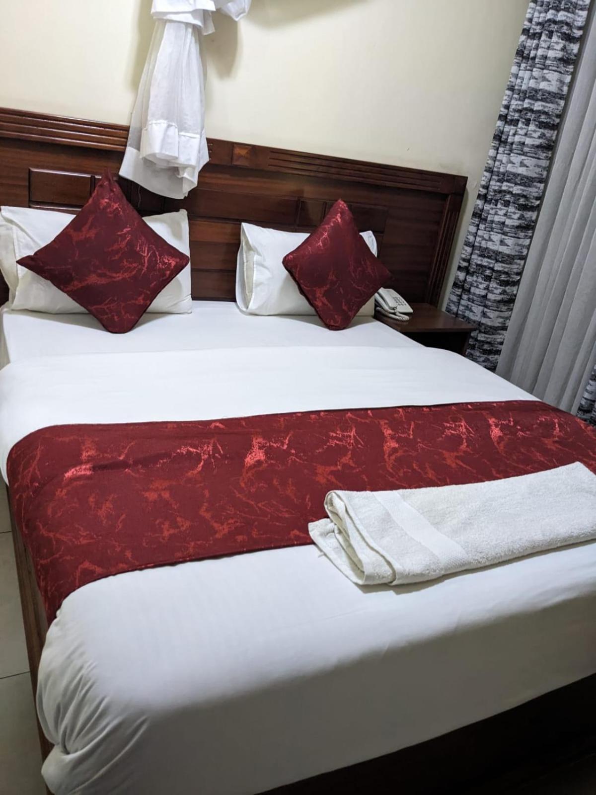 Epitome Times Hotel Найроби Екстериор снимка