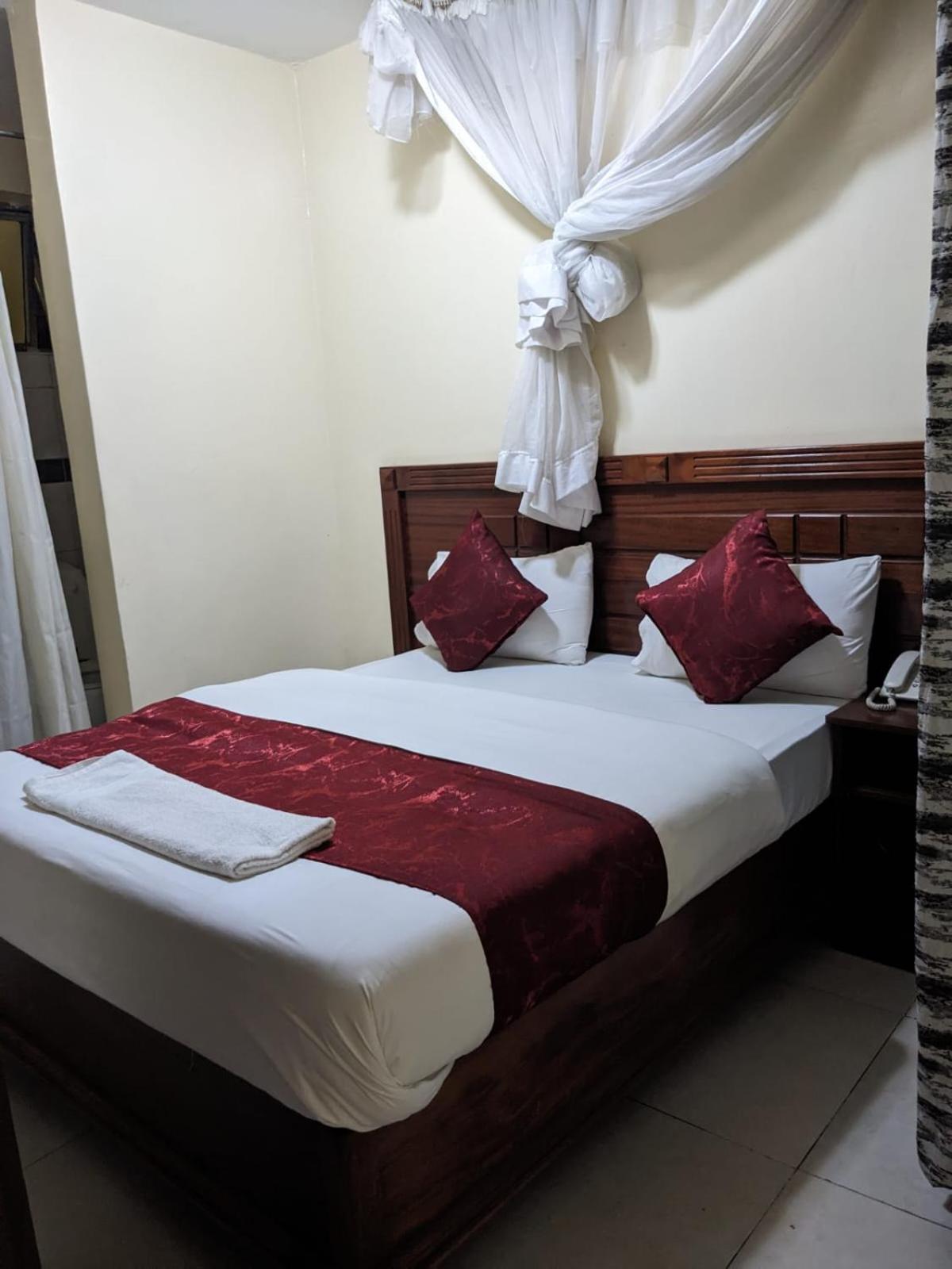 Epitome Times Hotel Найроби Екстериор снимка