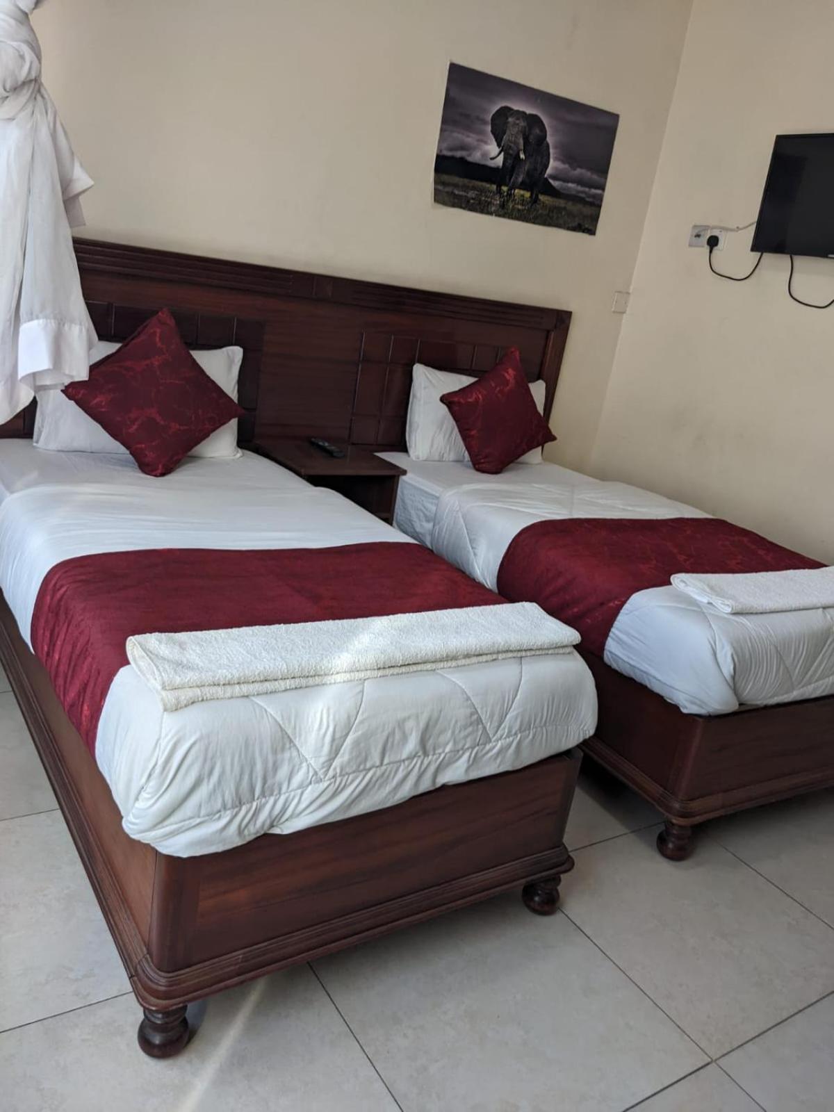 Epitome Times Hotel Найроби Екстериор снимка